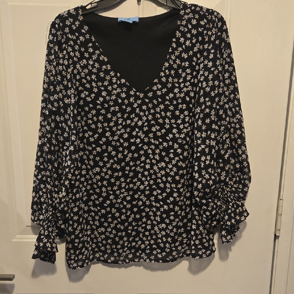 CeCe Black and White Floral Blouse